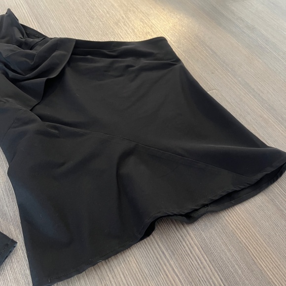 One Arm Dynamite Blouse - Picture 2 of 4